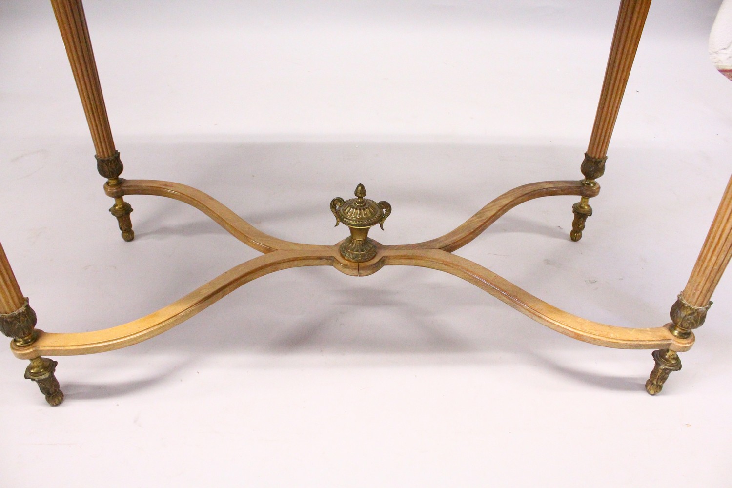 A FRENCH MAHOGANY, KINGWOOD AND ORMOLU BONHEUR DU JOUR, 20TH CENTURY, with galleried upper section - Image 3 of 10