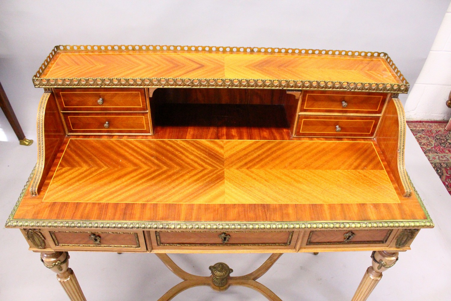 A FRENCH MAHOGANY, KINGWOOD AND ORMOLU BONHEUR DU JOUR, 20TH CENTURY, with galleried upper section - Image 2 of 10