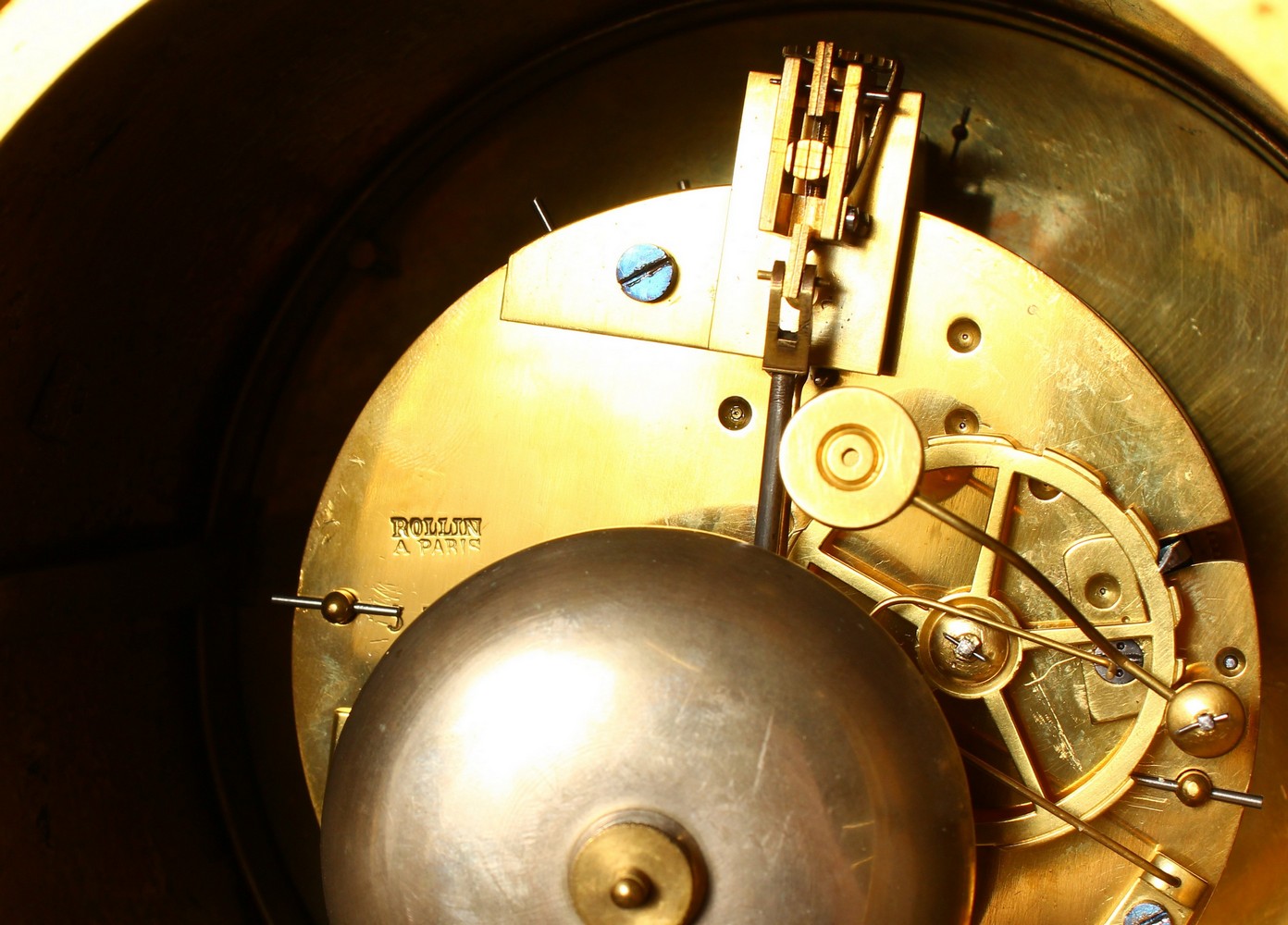 A GOOD 18TH CENTURY FRENCH ORMOLU CLOCK, with blue and white circular dial, eight-day movement - Image 8 of 8