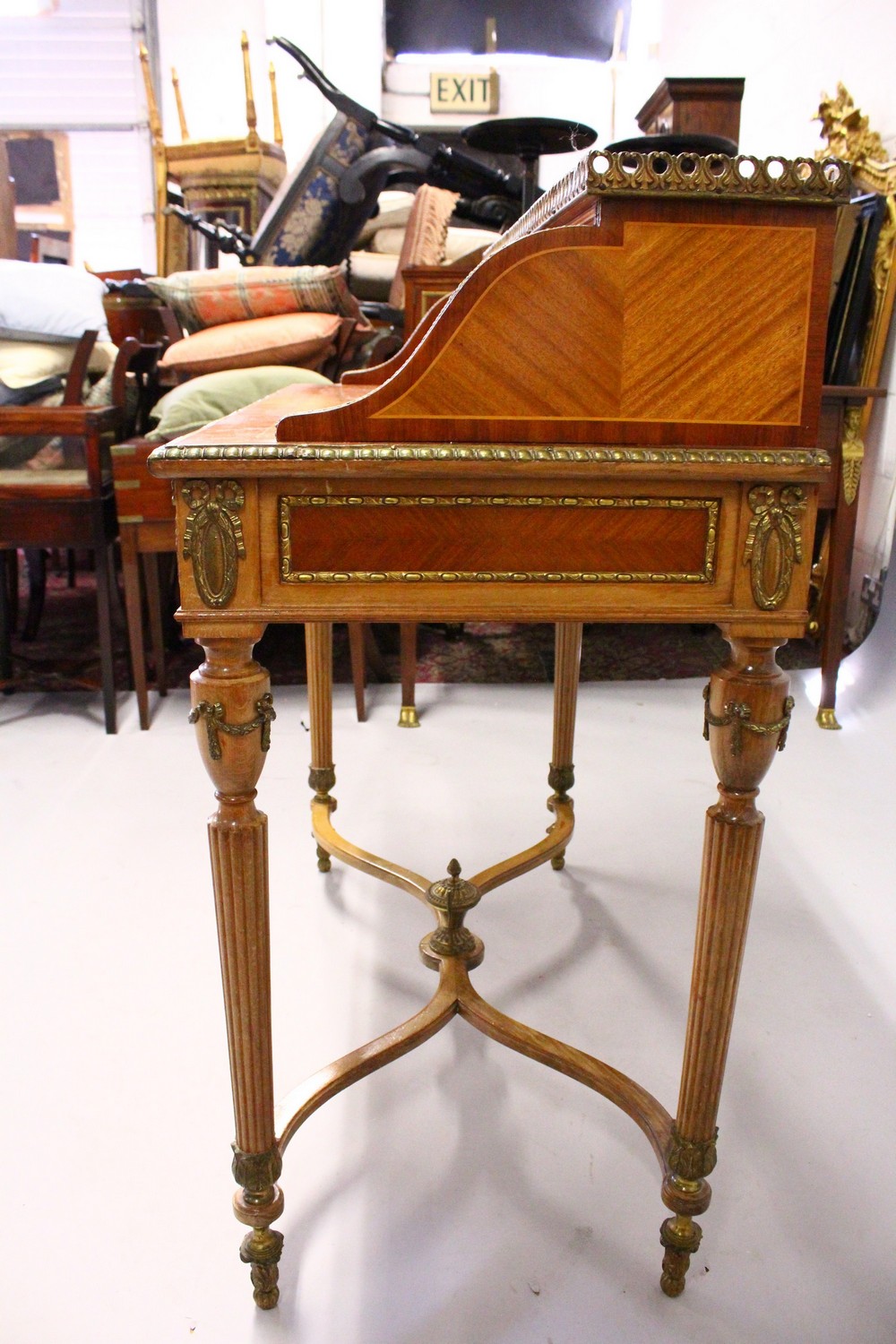 A FRENCH MAHOGANY, KINGWOOD AND ORMOLU BONHEUR DU JOUR, 20TH CENTURY, with galleried upper section - Image 10 of 10