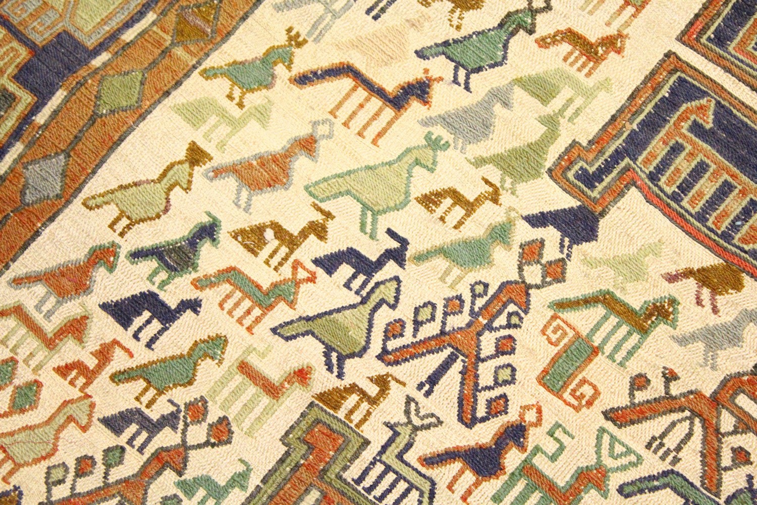 AN EASTERN TRIBAL RUG, cream ground with stylised bird motifs. 6ft 8ins x 3ft 9ins. - Image 4 of 7