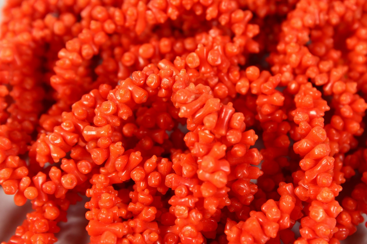 A SIX-STRAND CORAL NECKLACE. - Image 3 of 5