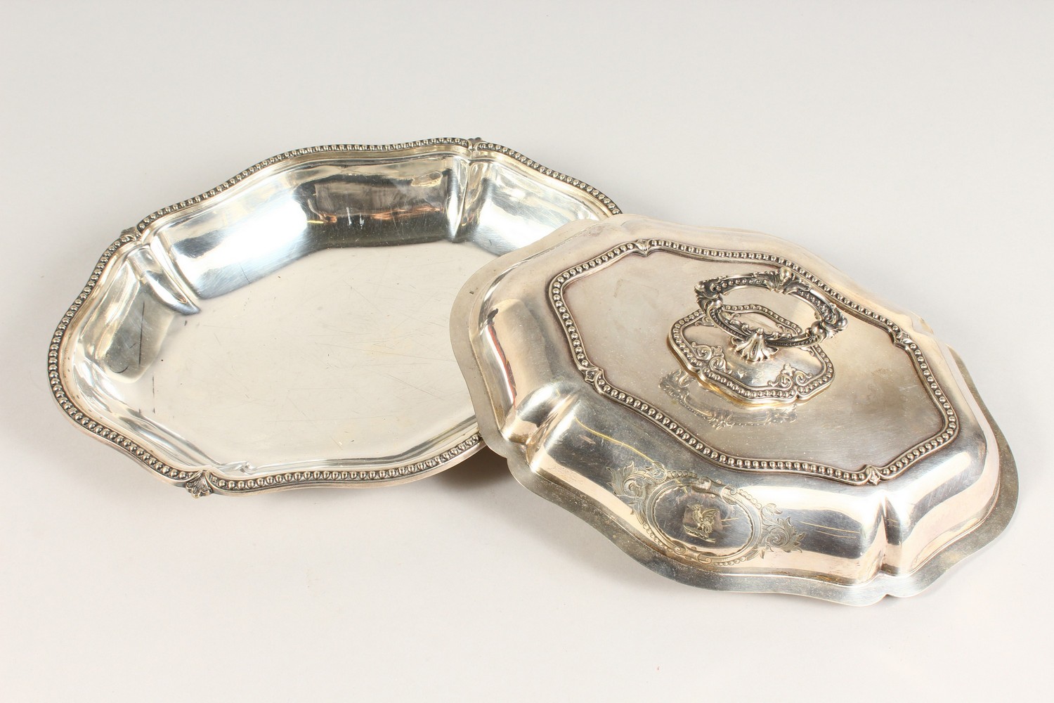 AN ENTREE DISH AND COVER, with engraved crest. 12.5ins wide. - Image 3 of 4