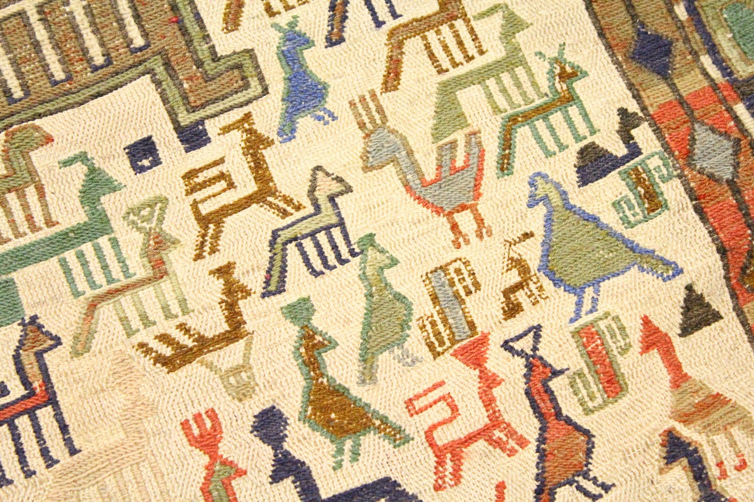AN EASTERN TRIBAL RUG, cream ground with stylised bird motifs. 6ft 8ins x 3ft 9ins. - Image 3 of 7