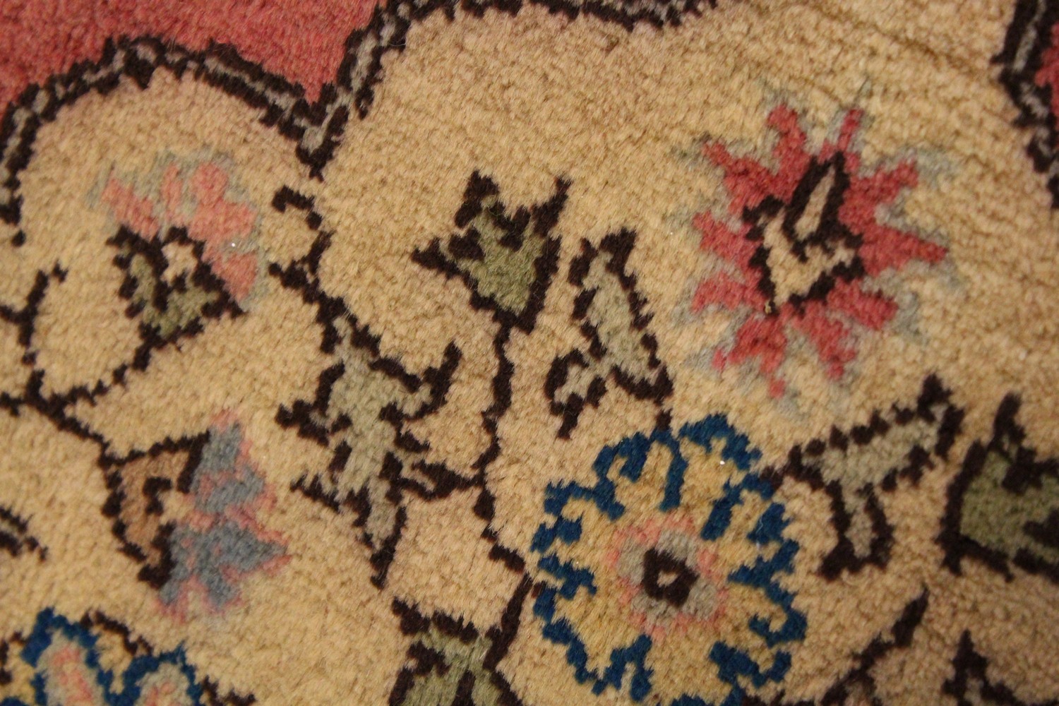 A PERSIAN CARPET, with rose ground, central motif, motifs to the border. 7ft 2ins x 7ft 4ins. - Image 9 of 10