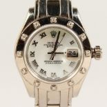 A VERY GOOD LADIES 18K WHITE GOLD ROLEX OYSTER PERPETUAL DATEJUST WRISTWATCH, with diamonds and