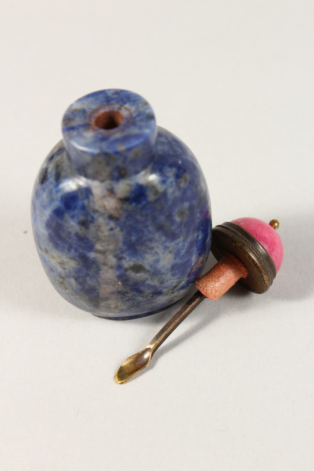 A GOOD LAPIS SNUFF BOTTLE. 2.5ins long. - Image 5 of 5