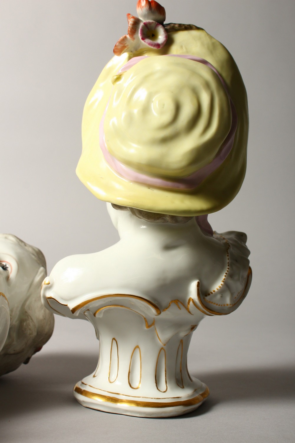 A GOOD PAIR OF 19TH CENTURY MEISSEN STYLE BUSTS OF CHILDREN, one with grapes in her hair, the - Image 7 of 8