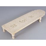 A GOOD QUALITY 19TH CENTURY CHINESE CANTON IVORY CRIBBAGE BOARD, the underside set with a small