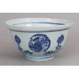 A 17TH/18TH CENTURY CHINESE BLUE & WHITE PORCELAIN BOWL, the sides painted with repeated phoenix