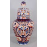 A GOOD EXTREMELY LARGE JAPANESE MEIJI PERIOD IMARI FLUTED PORCELAIN VASE & COVER, the sides