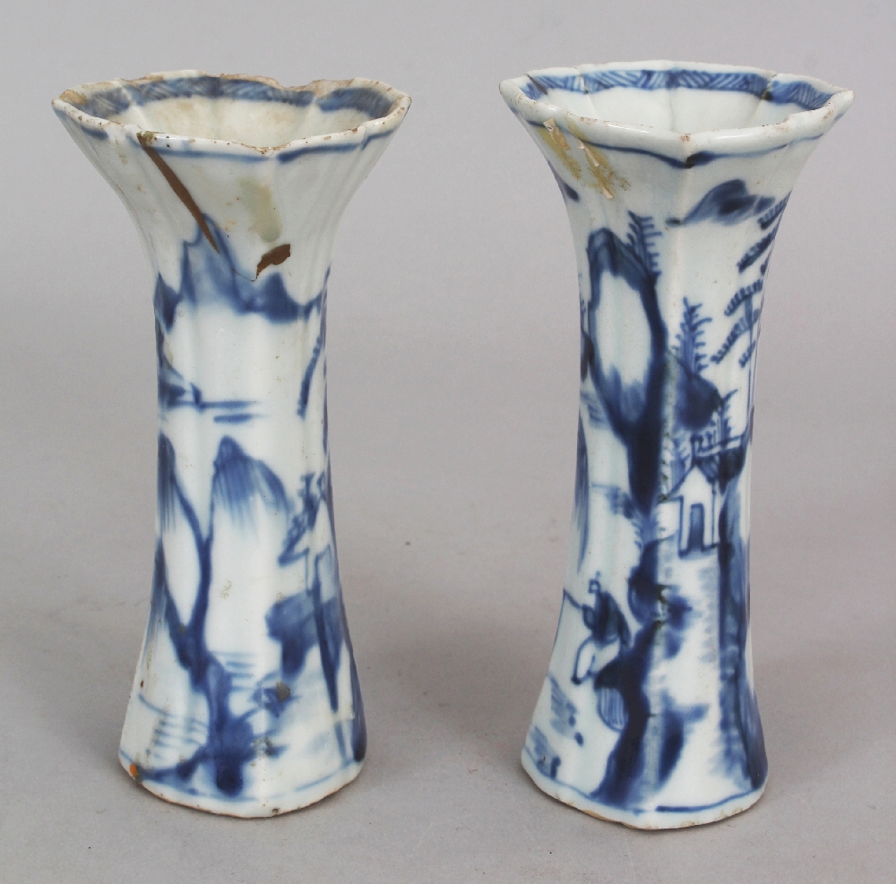 A SMALL PAIR OF CHINESE KANGXI PERIOD BLUE & WHITE PORCELAIN BEAKER VASES, circa 1700, of barbed - Image 2 of 6