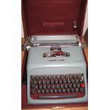 TYPEWRITER: vintage Olivetti typewriter in original case, 1960s /70s.