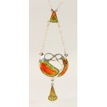 A SILVER AND ENAMEL ART NOUVEAU DESIGN PENDANT AND CHAIN.