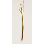 AN 18CT GOLD STICK, on a chain, 8gms.