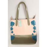 A RADLEY HAMPSTEAD PINK AND GREY LEATHER HANDBAG.