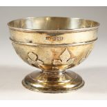 AN ART DECO CIRCULAR PEDESTAL BOWL. 4.25ins diameter. London 1910. Maker G. H.