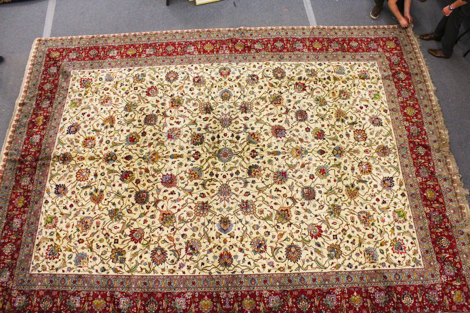 A VERY GOOD LARGE PERSIAN CARPET, cream ground, with stylised floral decoration, within a similar - Image 9 of 9