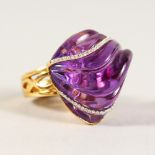 AN UNUSUAL 18CT YELLOW GOLD AMETHYST RING, with crossover diamond cage.