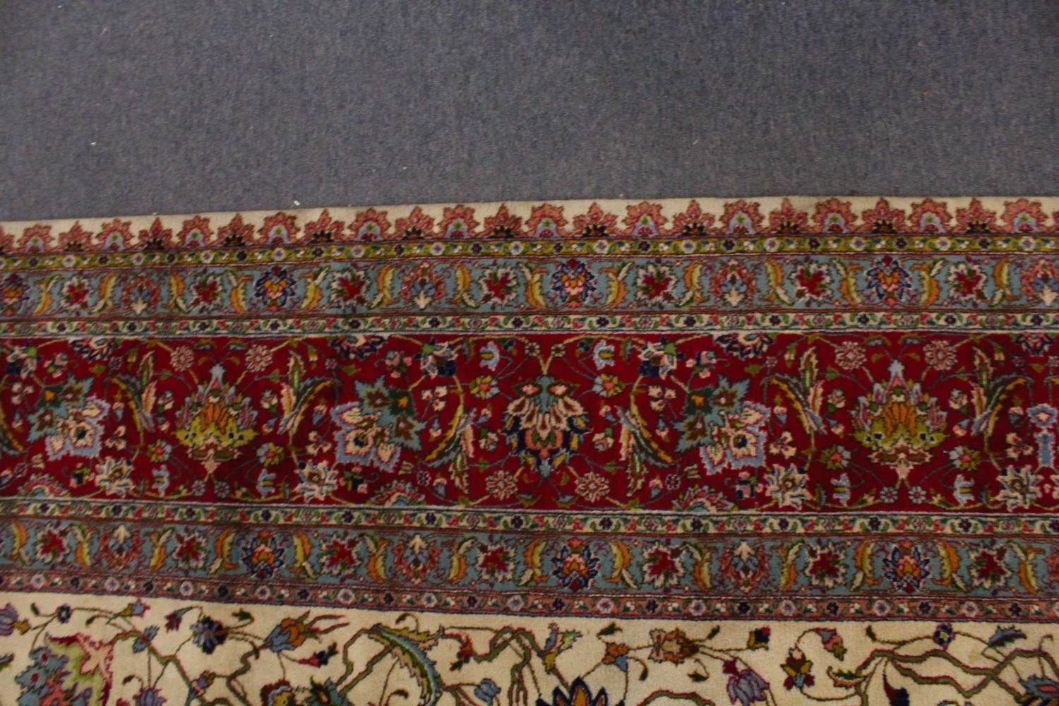 A VERY GOOD LARGE PERSIAN CARPET, cream ground, with stylised floral decoration, within a similar - Image 4 of 9