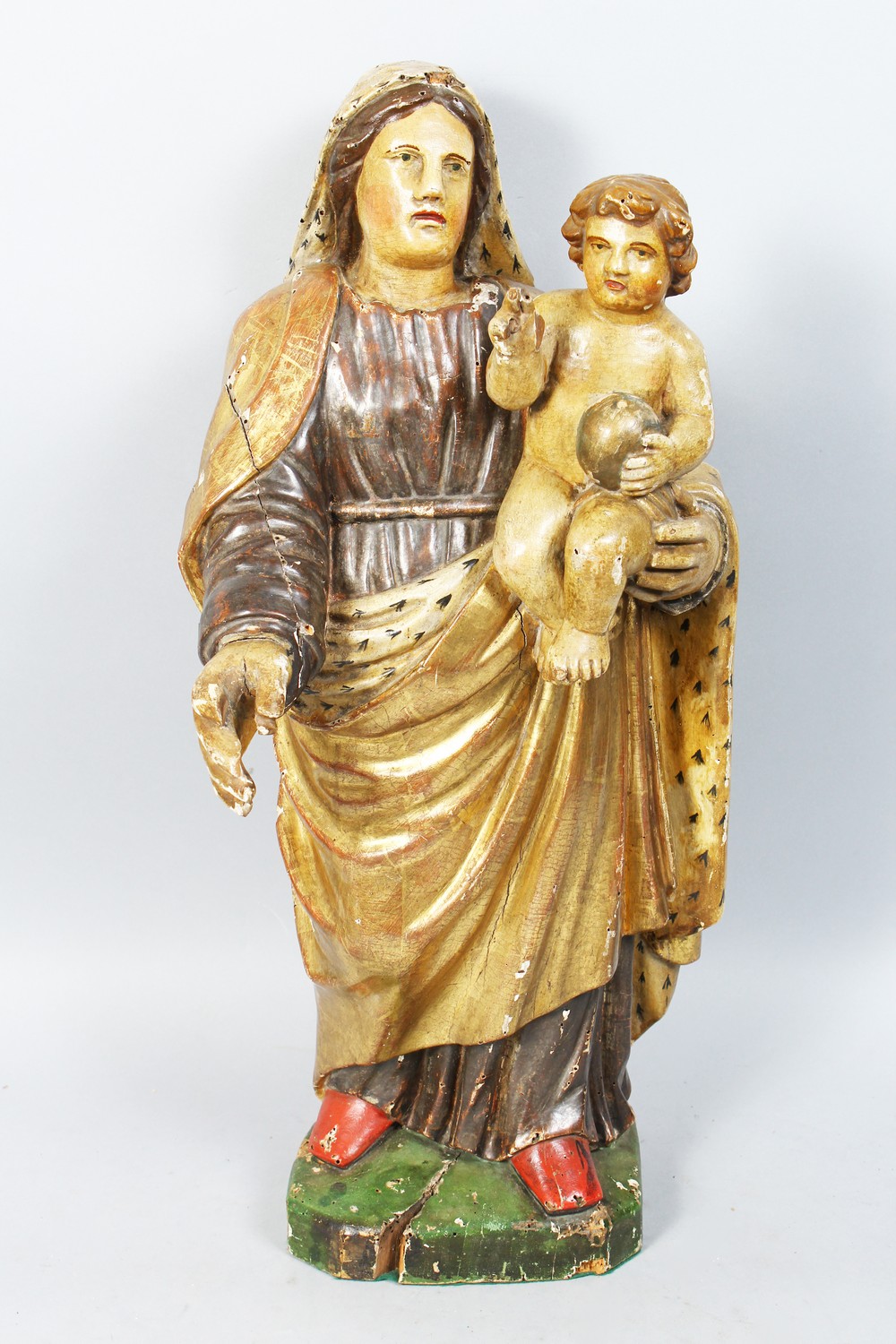 AN 18TH CENTURY ITALIAN CARVED WOOD STANDING MADONNA AND CHILD. 23ins high.