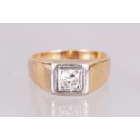 AN 18CT GOLD SQUARE DIAMOND RING.