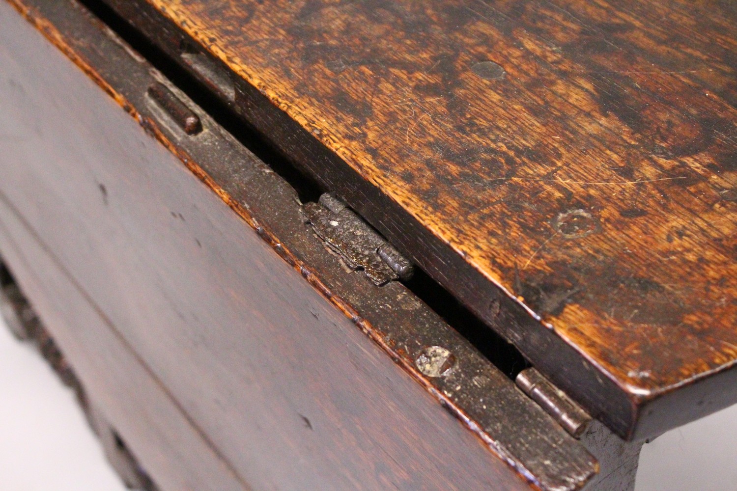 AN 18TH CENTURY OAK OVAL DROP LEAF GATE-LEG DINING TABLE, with baluster turned legs, and similar - Image 2 of 5