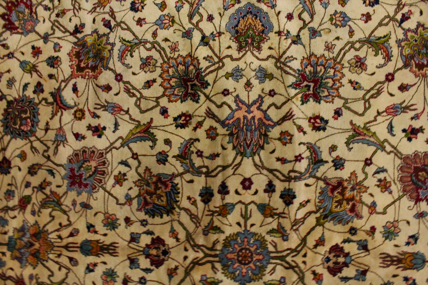 A VERY GOOD LARGE PERSIAN CARPET, cream ground, with stylised floral decoration, within a similar - Image 3 of 9