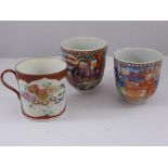 2 TEA CUPS WITH MANDARIN STYLE ENAMELLED FIGURES DECORATION AND A JAPANESE COFFEE CAN WITH FLORAL