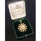 A VICTORIAN 18CT GOLD AND PEARL SET PENDANT BROOCH, APPROX. 35mm DIA. IN BUTT GOLDSMITH RETAILERS