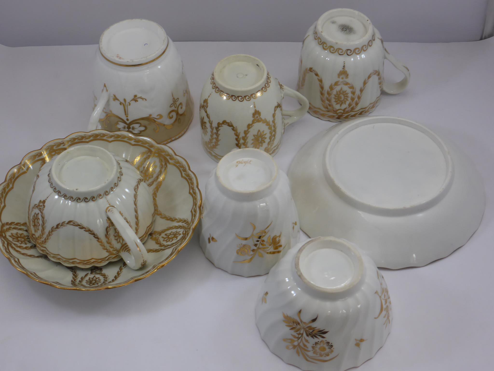 18TH CENTURY WORCESTER AND OTHER GILT AND WHITE WARE INC. COFFEE CUP MARKED FLIGHT WITH MATCHING - Bild 2 aus 3