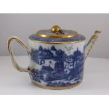 LATE 18TH/ EARLY 19TH CENTURY CHINESE EXPORT BLUE AND WHITE TEAPOT WITH PAGODA AND RIVER SCENE