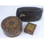 TUNBRIDGE WARE STAMP BOX, ROUND TUNBRIDGE TYPE POT AND COVER AND A JAPANESE WOODEN 'PURSE' WITH