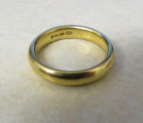 18ct gold band ring weight 6.