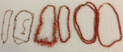 4 coral necklaces (2 natural form) & a coral & yellow metal necklace with bracelet & an additional