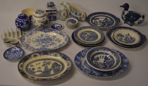 Quantity of blue and white ceramics including Masons and Ringtons