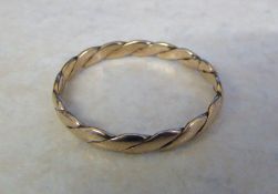 9ct gold twist ring size L 1.