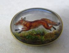 14ct gold reverse crystal intaglio brooch of a fox L 3 cm