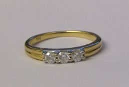 18ct gold diamond trilogy ring approx 0.