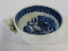 c1785 porcelain wine taster possibly Caughley fisherman pattern with leaf form handle,