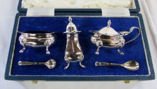 Cased silver condiment set Sheffield 1976 maker Roberts & Belk weight 4.