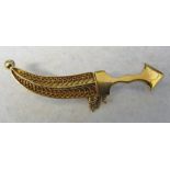 Tested as 18ct gold brooch styled as an Kanjar/Jambiya curved dagger, weight 8.