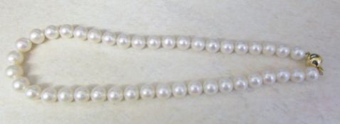 String of pearls with 9ct gold fastening