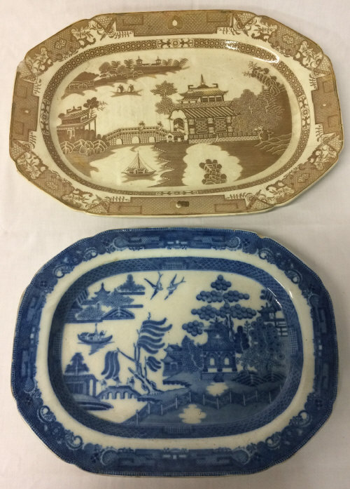 Victorian brown & white meat dish & a blues & white willow pattern meat dish - Image 2 of 2