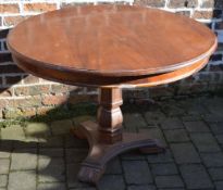 Victorian style pedestal table (AF)