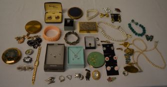 Bag of costume jewellery including compacts,