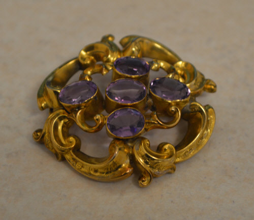 Victorian Pinchbeck and amethyst set brooch