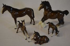 5 Beswick horses of graduated sizes (some damage to legs/ears)