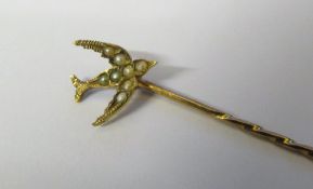 9ct gold and seed pearl swallow stick pin weight 1 g