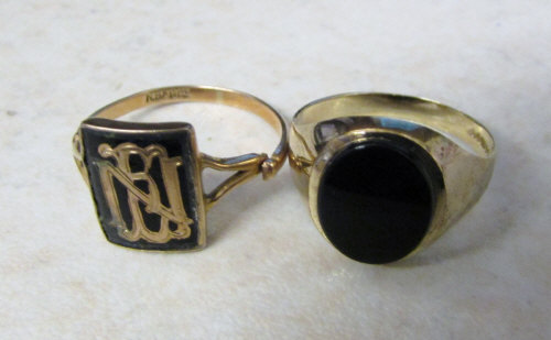 2 9ct gold ring size O & R total weight 4.